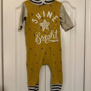 Rags to Raches Gold and Gray Graphic 3/4 Sleeve Romper 18-24 Months